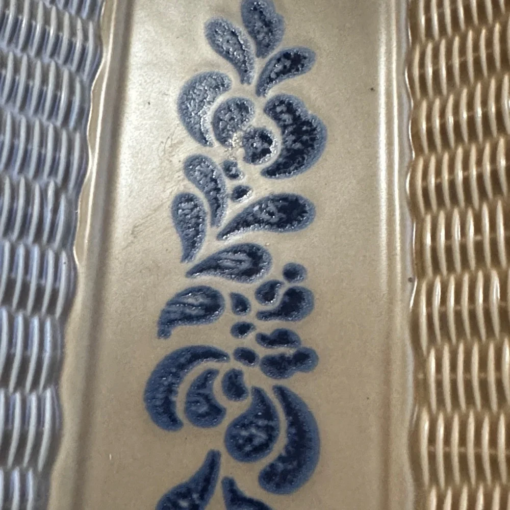 Pfaltzgraff Yorktown woven ceramic bread  tray